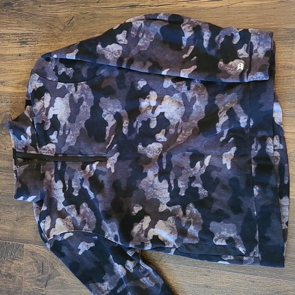 all in motion Other - Men's Camo Sweatshirt